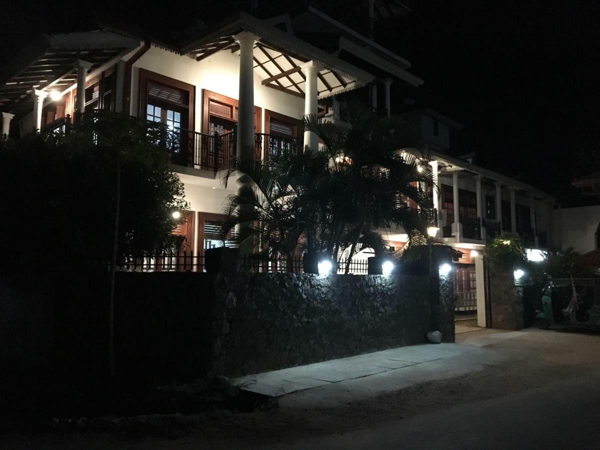 Why Not Palace 阿努拉德普勒 外观 照片